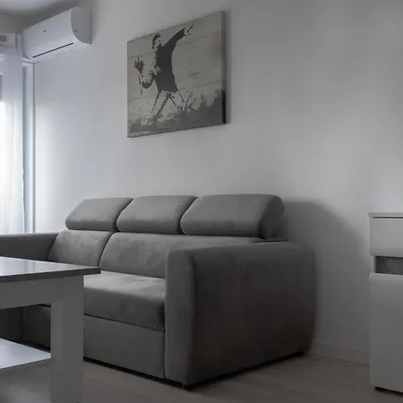 Rentplanet - Przy Lotnisku Appartement
