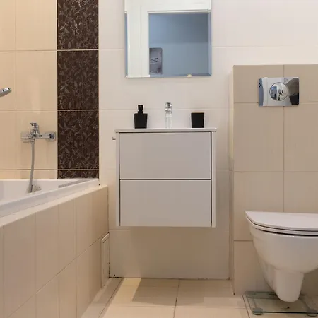 Rentplanet - Przy Lotnisku Apartamento